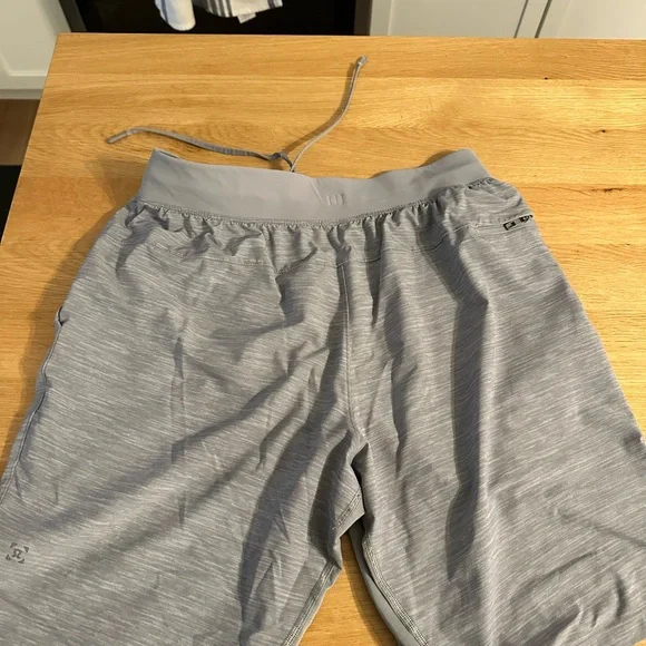 Lululemon THE Linerless Shorts 9 inch - Picture 2 of 5